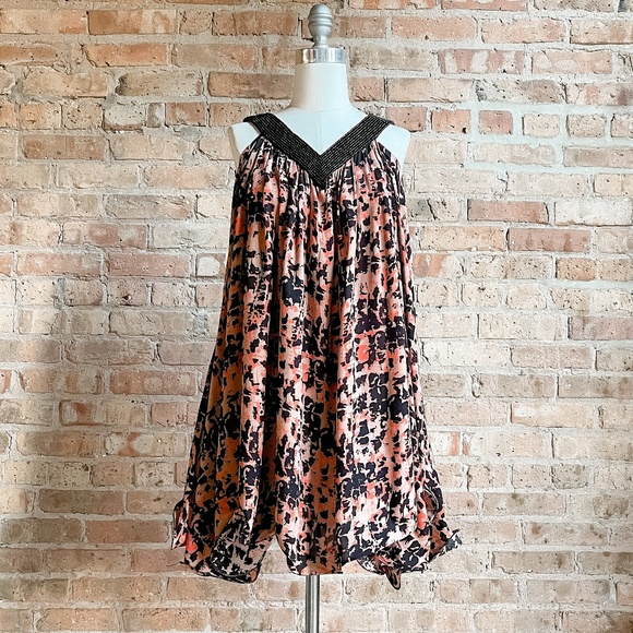 Abstract Print Dress with Beaded Detail - Picture 14 of 16